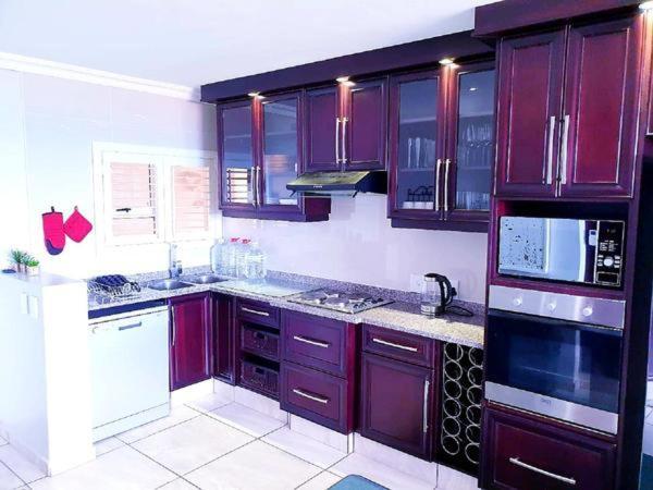 9 Queensview Увонго-Бич Экстерьер фото