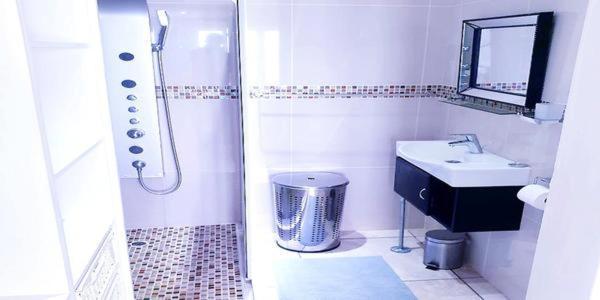 9 Queensview Увонго-Бич Экстерьер фото